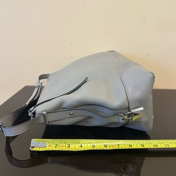 Michael Kors Gray Leather Shoulder Bag preowned - Picture 3 of 8